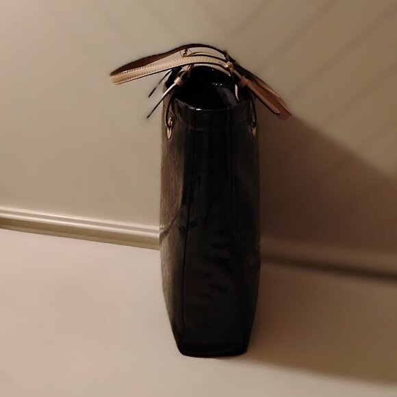 Michael Kors Large Black Jet Set Tote - Picture 3 of 12